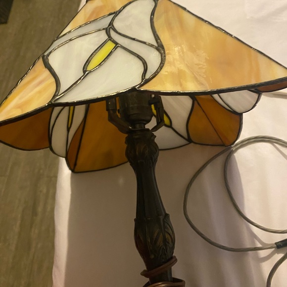 Leviton lamp - Picture 3 of 3